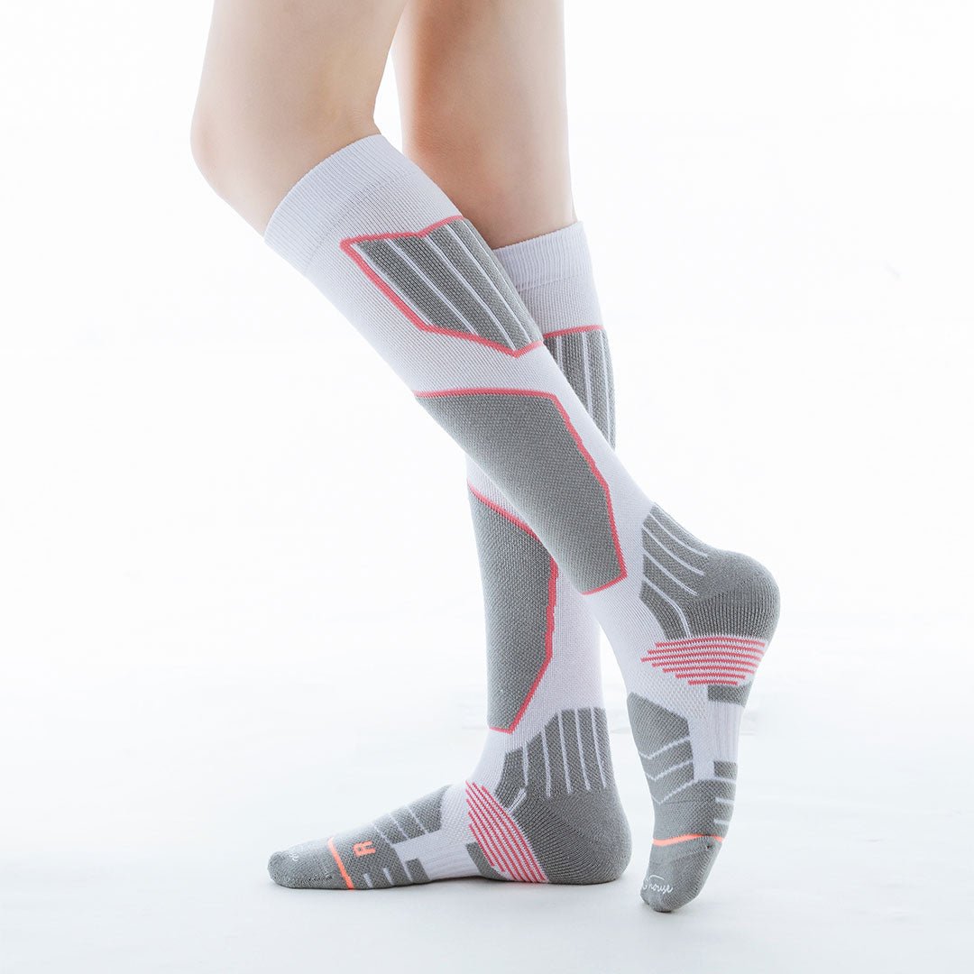 Calcetines de mujer largos para ESQUI con acolchados técnicos por zonas, especiales para frio, blanco-Kylie Crazy