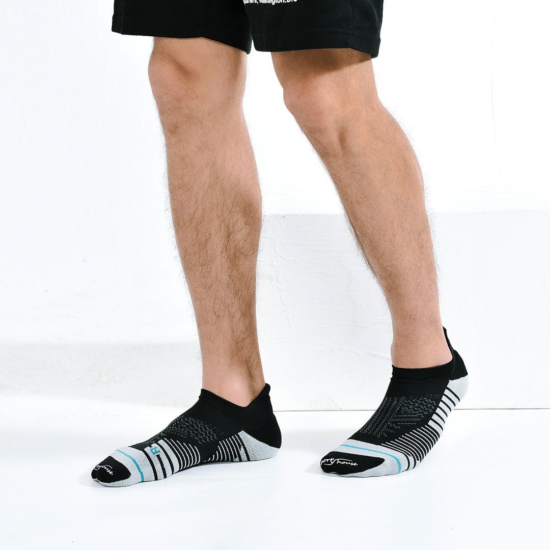 Calcetines deportivos técnicos cortos de compresión. Anatómicos sin costuras anti hongos, color Negro-Kylie Crazy