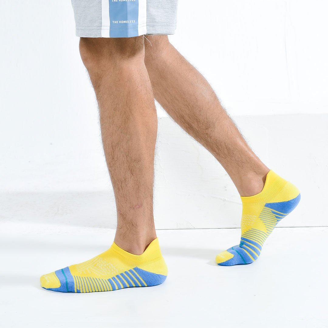 Calcetines deportivos técnicos cortos de compresión. Anatómicos sin costuras anti hongos, color Amarillo-Kylie Crazy