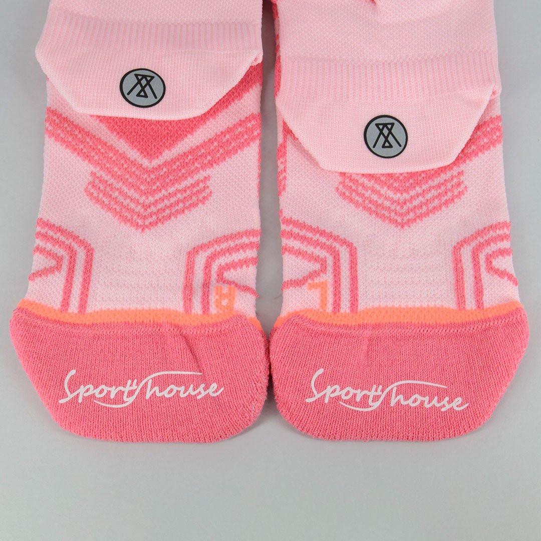 Calcetines deportivos técnicos cortos de compresión. Anatómicos sin costuras anti hongos, color Rosa-Kylie Crazy