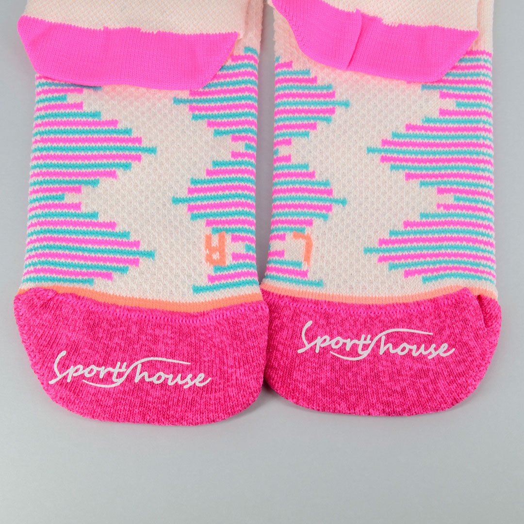 Calcetines deportivos técnicos cortos de compresión. Anatómicos sin costuras anti hongos, color Rosa-Kylie Crazy