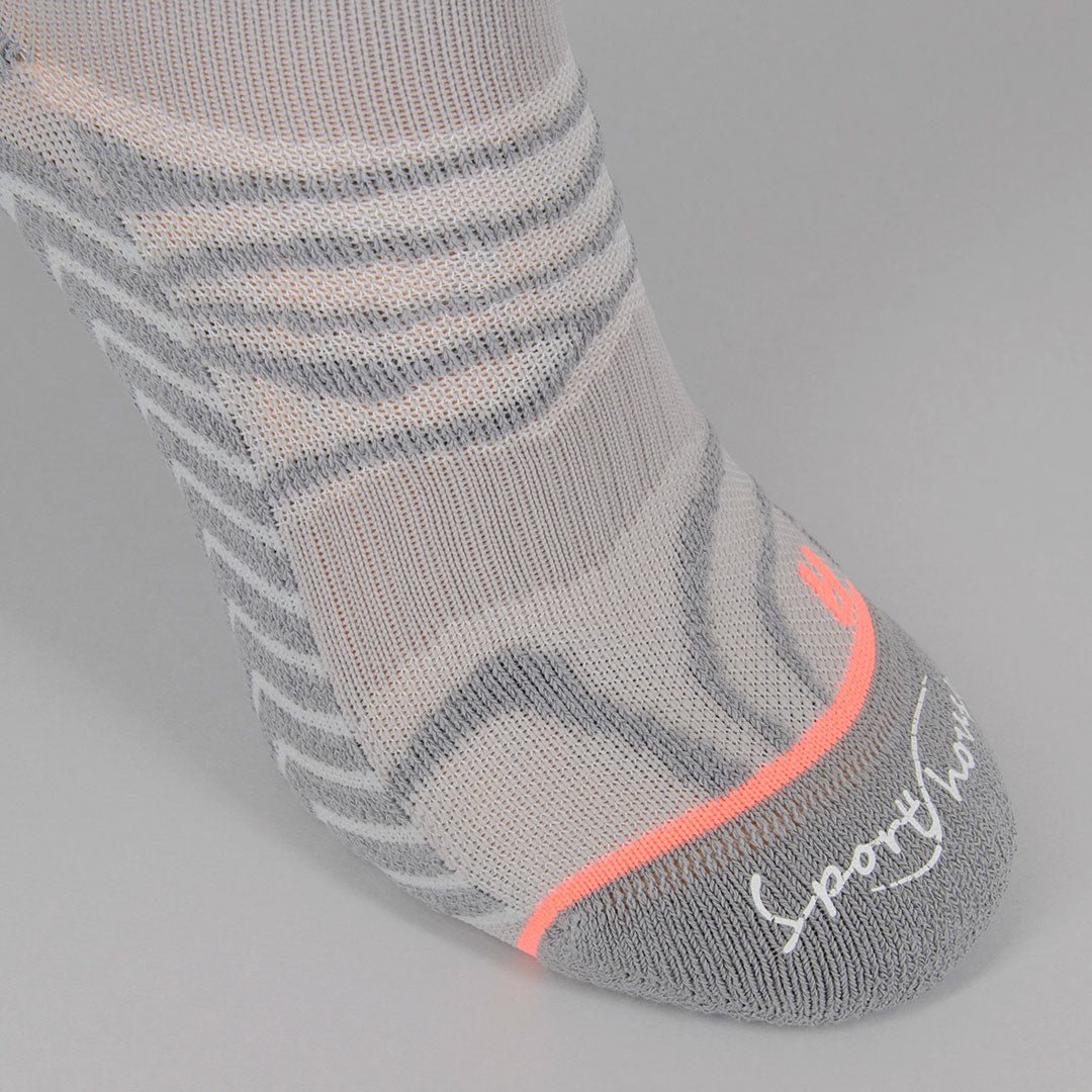 Calcetines deportivos técnicos cortos de compresión. Anatómicos sin costuras anti hongos, color Gris-Kylie Crazy