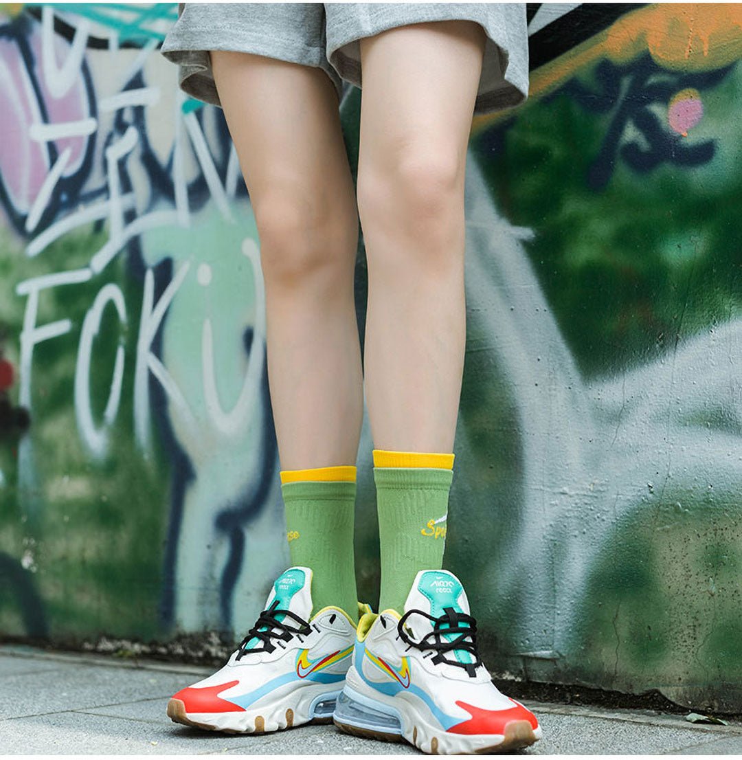Calcetines deportivos técnicos de compresión, media caña. Anatómicos sin costuras anti hongos, color Verde-Kylie Crazy
