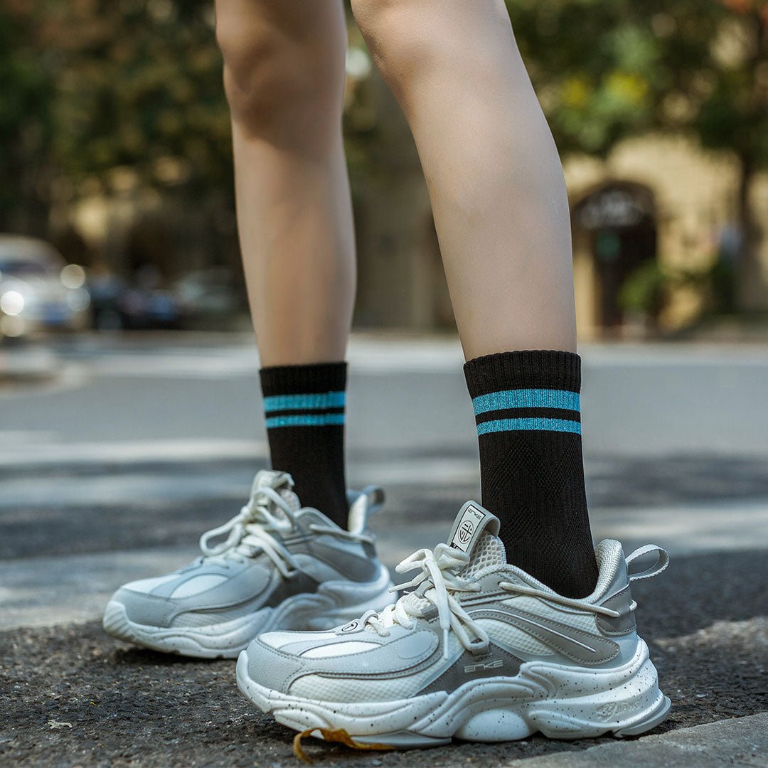 Calcetines para ciclismo negro de mujer con acolchado técnico por zonas y ajustes sin costuras.-Kylie Crazy