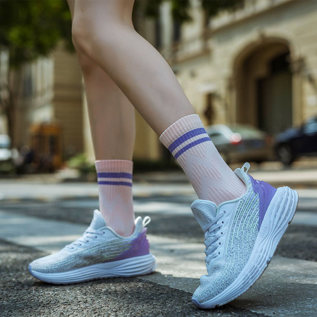 Calcetines para ciclismo rosa de mujer con acolchado técnico por zonas y ajustes sin costuras.-Kylie Crazy