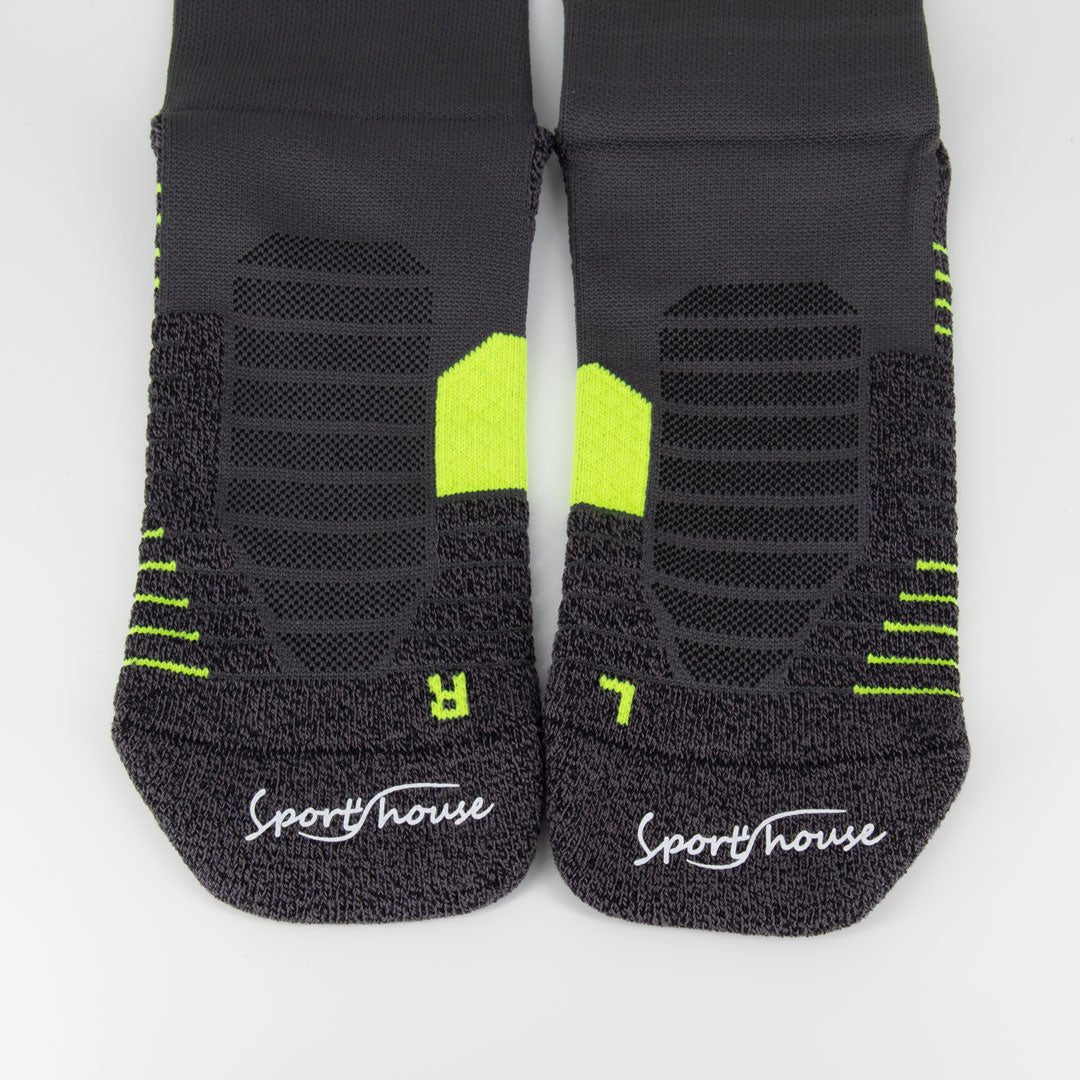 Calcetines para ciclismo gris de hombre con acolchado técnico por zonas y ajustes sin costuras.-Kylie Crazy