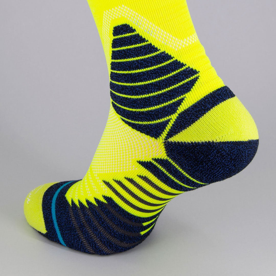Calcetines para ciclismo amarillo de hombre con acolchado técnico por zonas y ajustes sin costuras.-Kylie Crazy
