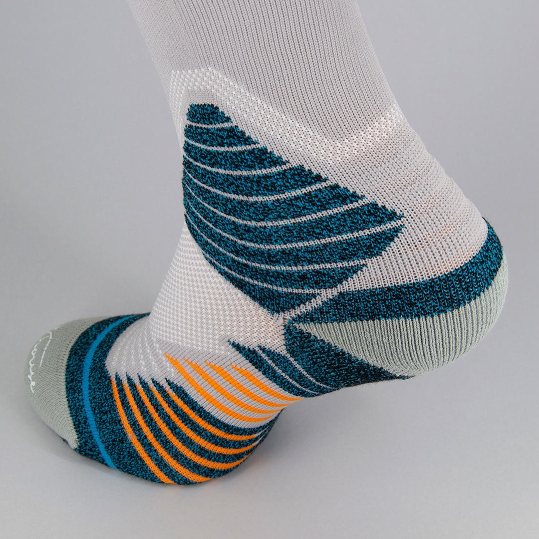 Calcetines para ciclismo gris de hombre con acolchado técnico por zonas y ajustes sin costuras.-Kylie Crazy