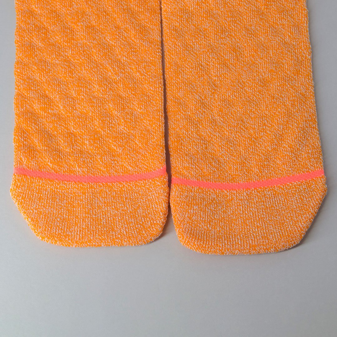 Calcetines deportivos técnicos de compresión, media caña. Anatómicos sin costuras anti hongos, color Naranja-Kylie Crazy