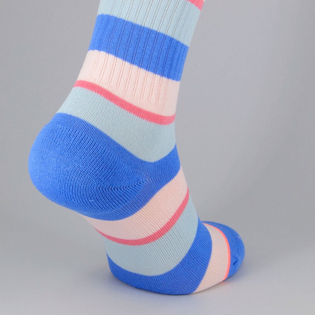 Calcetines deportivos técnicos cortos de compresión. Anatómicos sin costuras anti hongos, color azul-Kylie Crazy