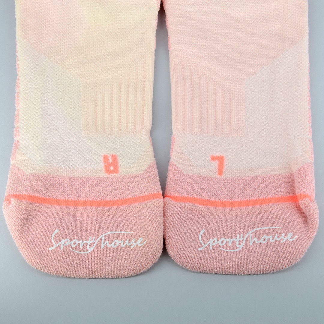 Calcetines deportivos técnicos cortos de compresión. Anatómicos sin costuras anti hongos, color Rosa-Kylie Crazy