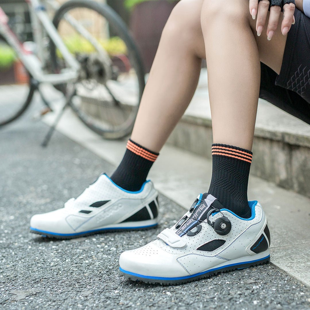 Calcetines para ciclismo negros de mujer con acolchado técnico por zonas y ajustes sin costuras.-Kylie Crazy