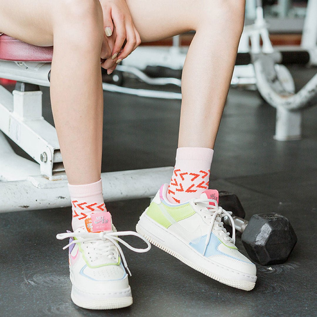 Calcetines deportivos técnicos cortos de compresión. Anatómicos sin costuras anti hongos, color Rosa-Kylie Crazy