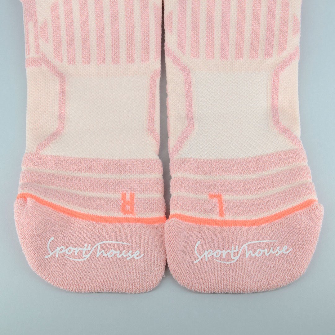 Calcetines deportivos técnicos cortos de compresión. Anatómicos sin costuras anti hongos, color Rosa-Kylie Crazy