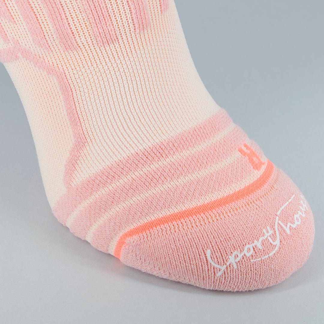 Calcetines deportivos técnicos cortos de compresión. Anatómicos sin costuras anti hongos, color Rosa-Kylie Crazy