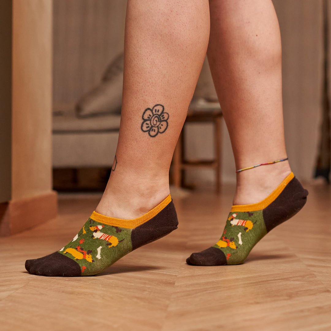 Calcetines invisibles de algodón, divertidos y originales en tonos verdes. "Perritos"-Kylie Crazy