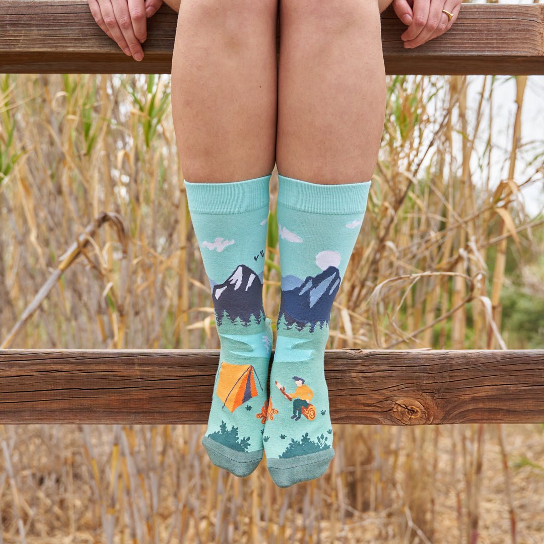 Calcetines sin costura y diseños desiguales de algodón, originales y divertidos, "CAMPING""-Kylie Crazy