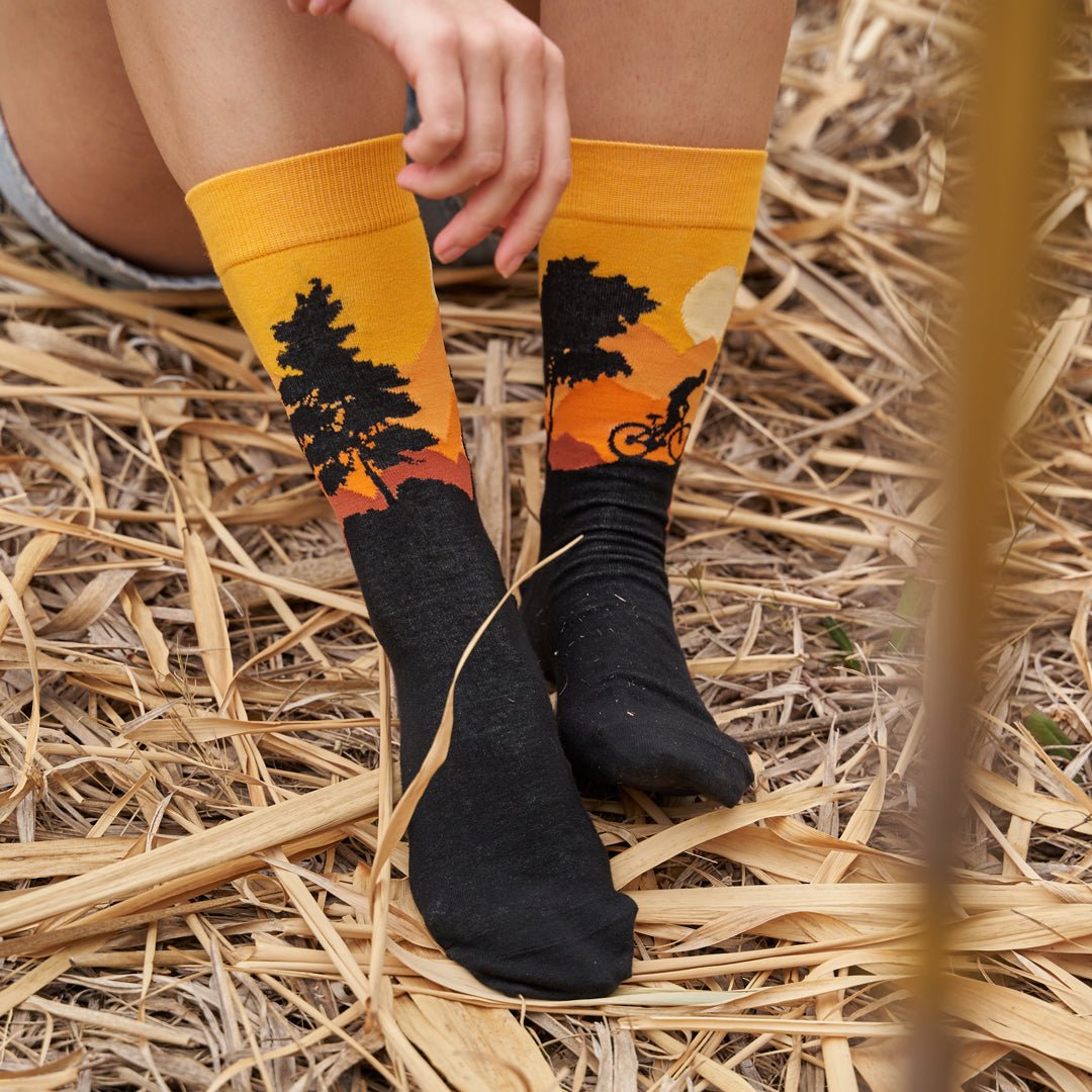 Calcetines sin costura y diseños desiguales de algodón, originales y divertidos, "MOUNTAIN BIKE""-Kylie Crazy
