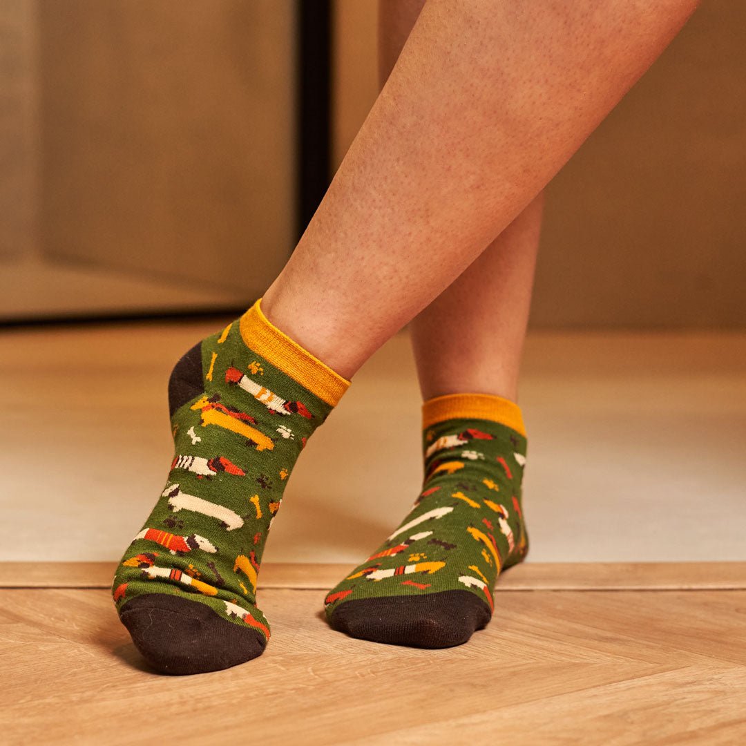 Calcetines tobilleros de algodón, divertidos y originales en color kaki. Perritos-Kylie Crazy