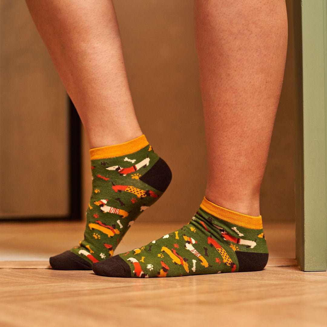 Calcetines tobilleros de algodón, divertidos y originales en color kaki. Perritos-Kylie Crazy
