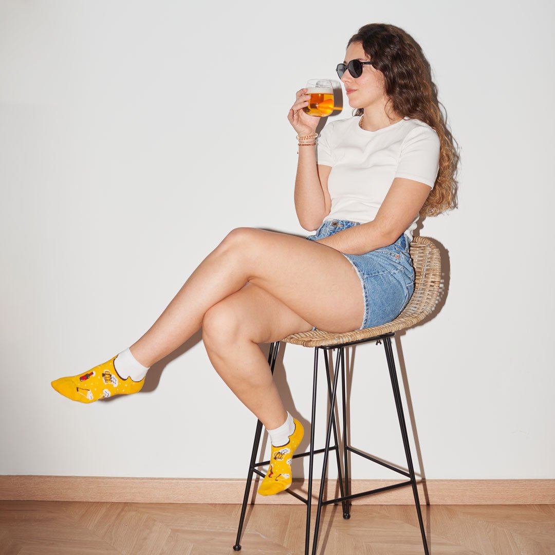 Calcetines tobilleros de algodón, divertidos y originales en tonos naranja. Cerveza-Kylie Crazy