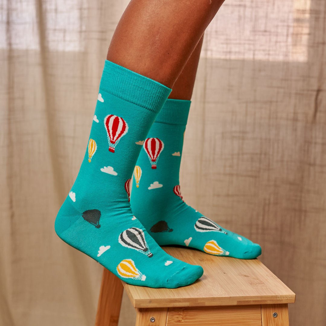 Pack cajita regalo con leyenda, contiene dos pares de calcetines divertidos talla hombre "Disfruta ..."-Kylie Crazy