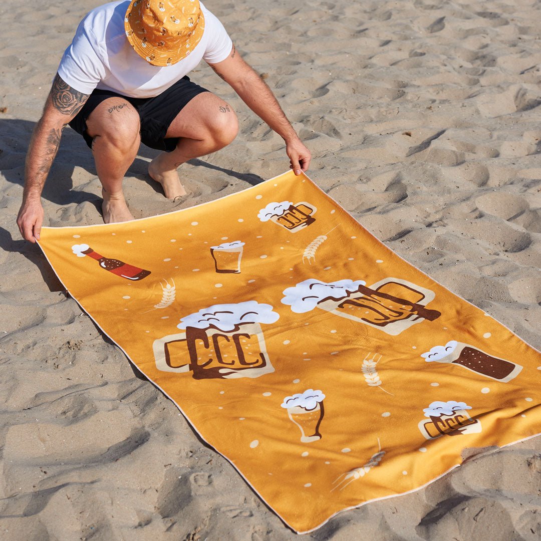 Toalla de playa "Beer" ultraligera para playa, piscinas y tu hogar.-Kylie Crazy