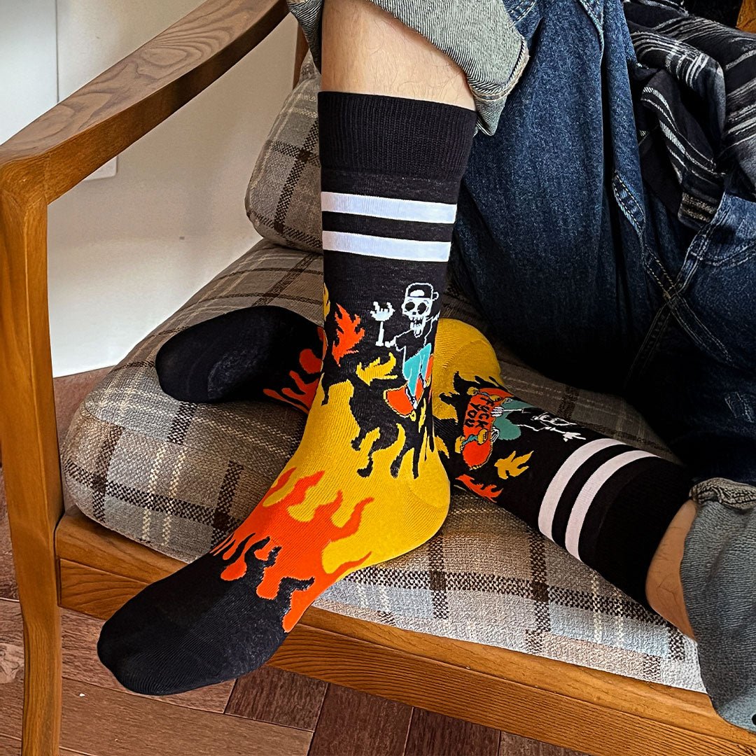 Calcetines divertidos de algodón "sin costuras". CALAVERA EN PATINETA - Kylie Crazy