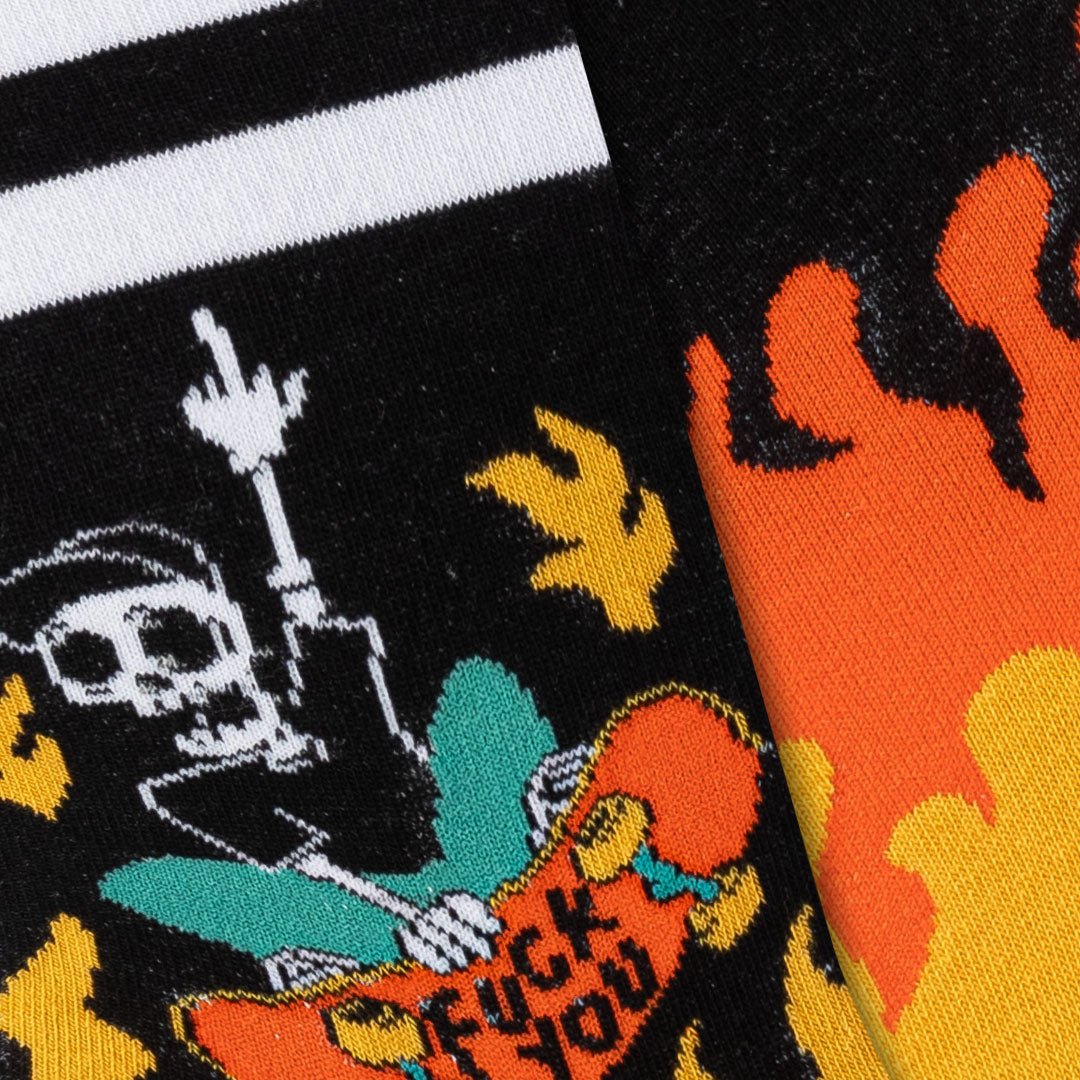 Calcetines divertidos de algodón "sin costuras". CALAVERA EN PATINETA - Kylie Crazy