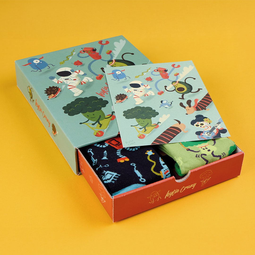 Pack de regalo 4 pares calcetines divertidos + caja y print incluido - Kylie Crazy