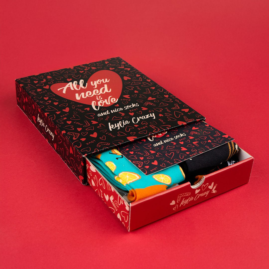 Pack Regalo San Valentín – 4 Calcetines Originales con Caja Especial y Print incluido - Kylie Crazy