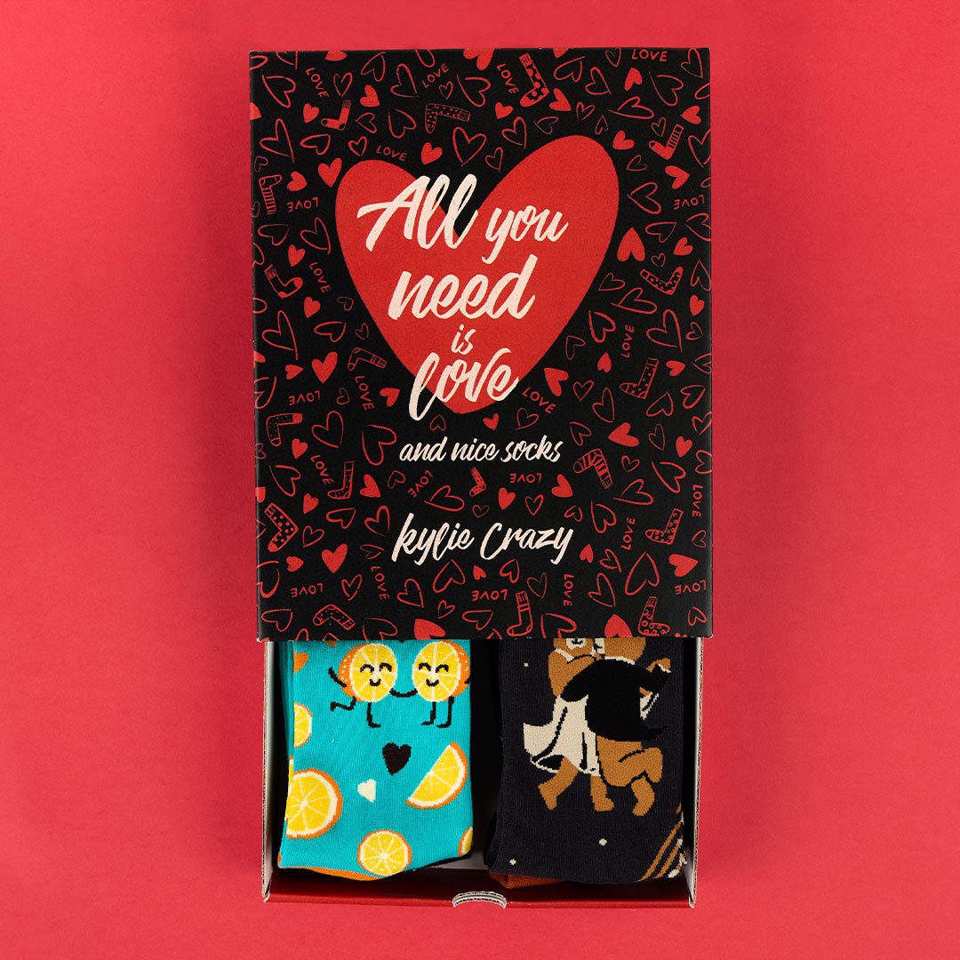 Pack Regalo San Valentín – 4 Calcetines Originales con Caja Especial y Print incluido - Kylie Crazy