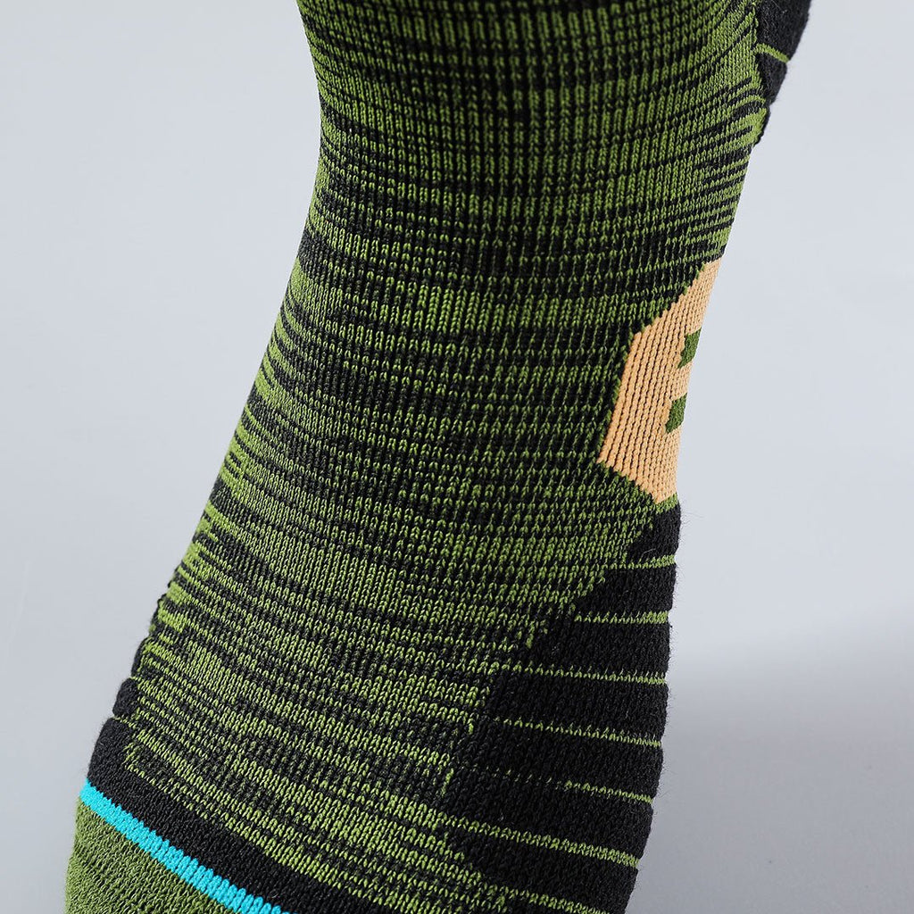 Calcetines deportivos técnicos cortos de compresión. Anatómicos sin costuras anti hongos, color Verde-Kylie Crazy