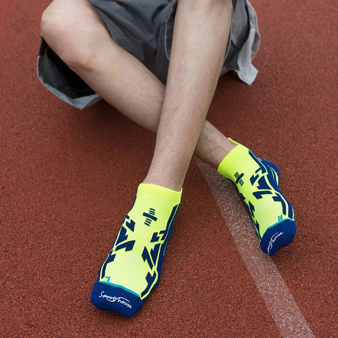 Calcetines deportivos técnicos cortos de compresión. Anatómicos sin costuras anti hongos, color Amarillo-Kylie Crazy