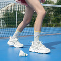Calcetines deportivos técnicos media caña de compresión. Anatómicos sin costuras anti hongos, color Gris-Kylie Crazy