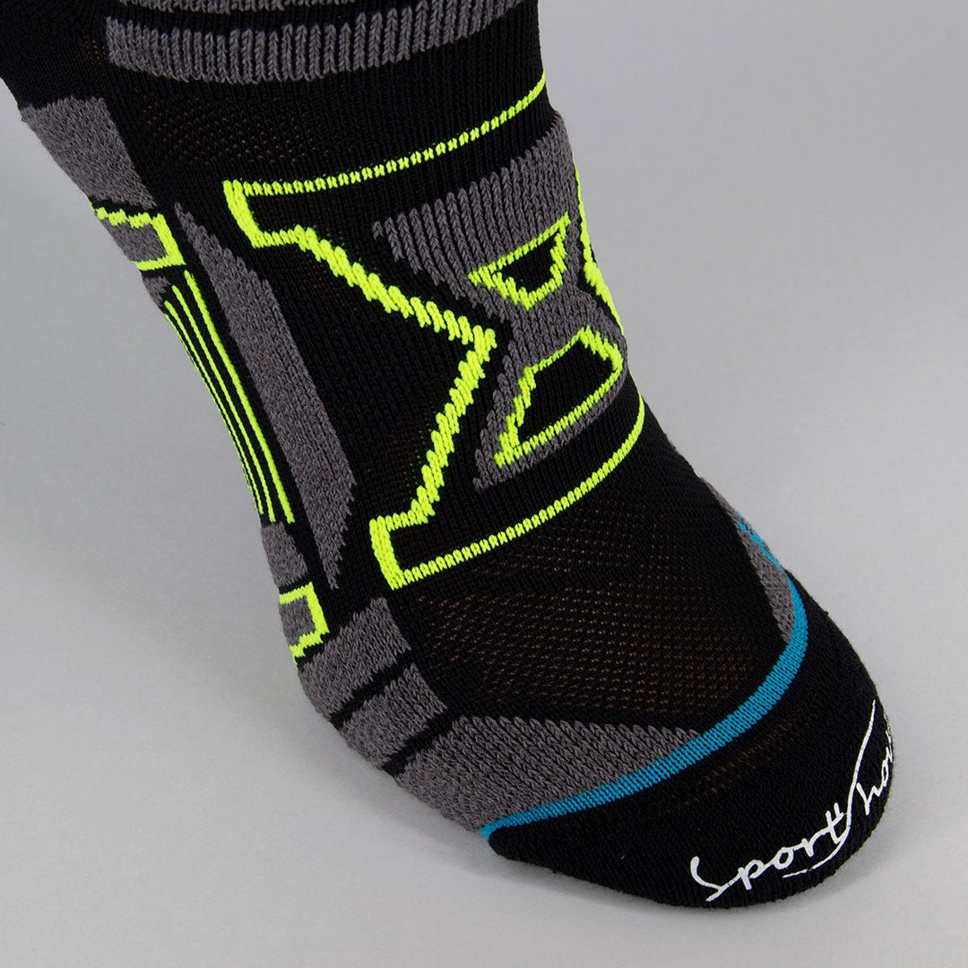 Calcetines deportivos técnicos cortos de compresión. Anatómicos sin costuras anti hongos, color Negro-Kylie Crazy