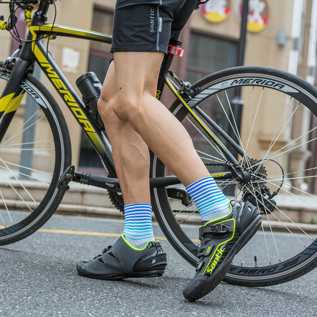 Calcetines para ciclismo blancos de hombre con acolchado técnico por zonas y ajustes sin costuras.-Kylie Crazy