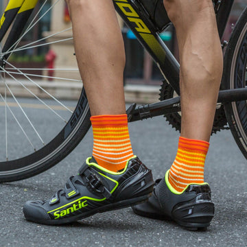 Calcetines para ciclismo naranja de hombre con acolchado técnico por zonas y ajustes sin costuras.-Kylie Crazy