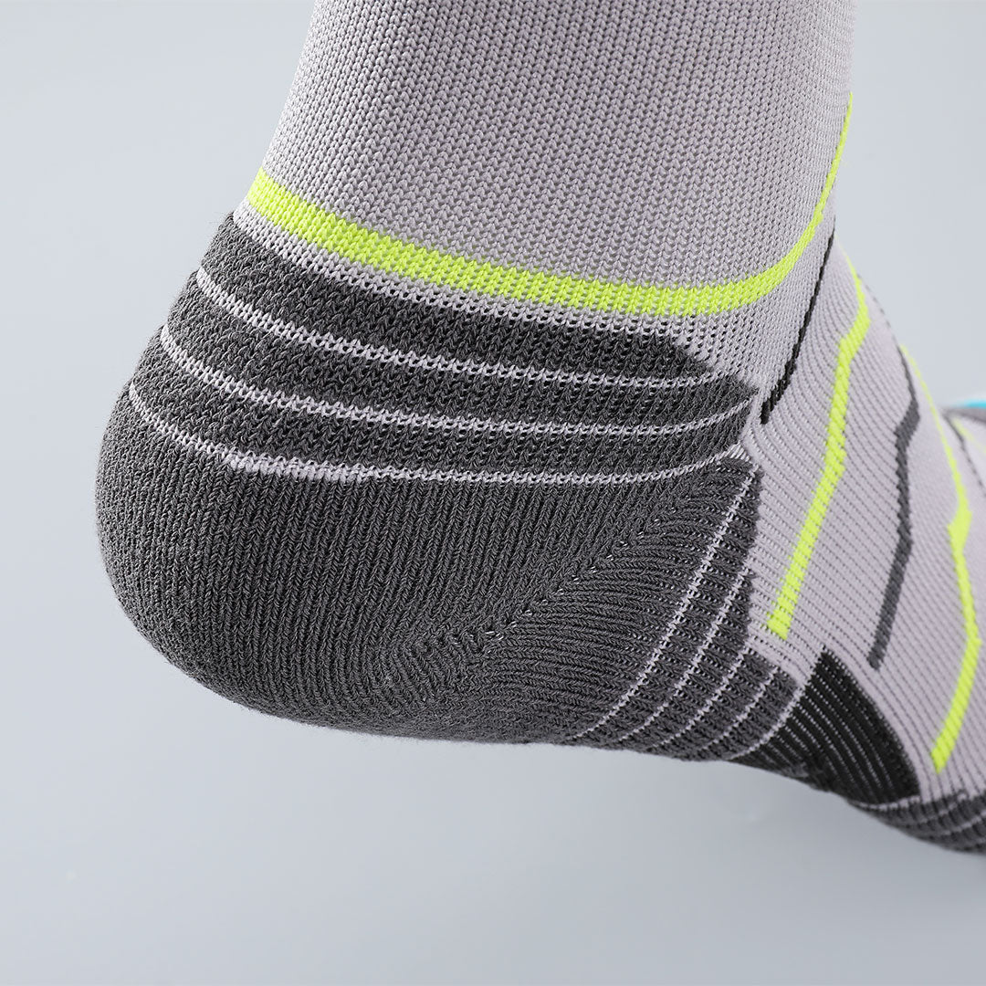 Calcetines deportivos técnicos cortos de compresión. Anatómicos sin costuras anti hongos, color Gris-Kylie Crazy