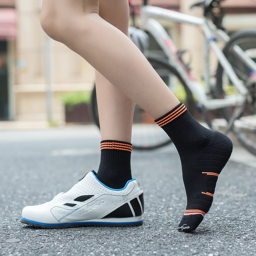Calcetines para ciclismo negros de mujer con acolchado técnico por zonas y ajustes sin costuras.-Kylie Crazy