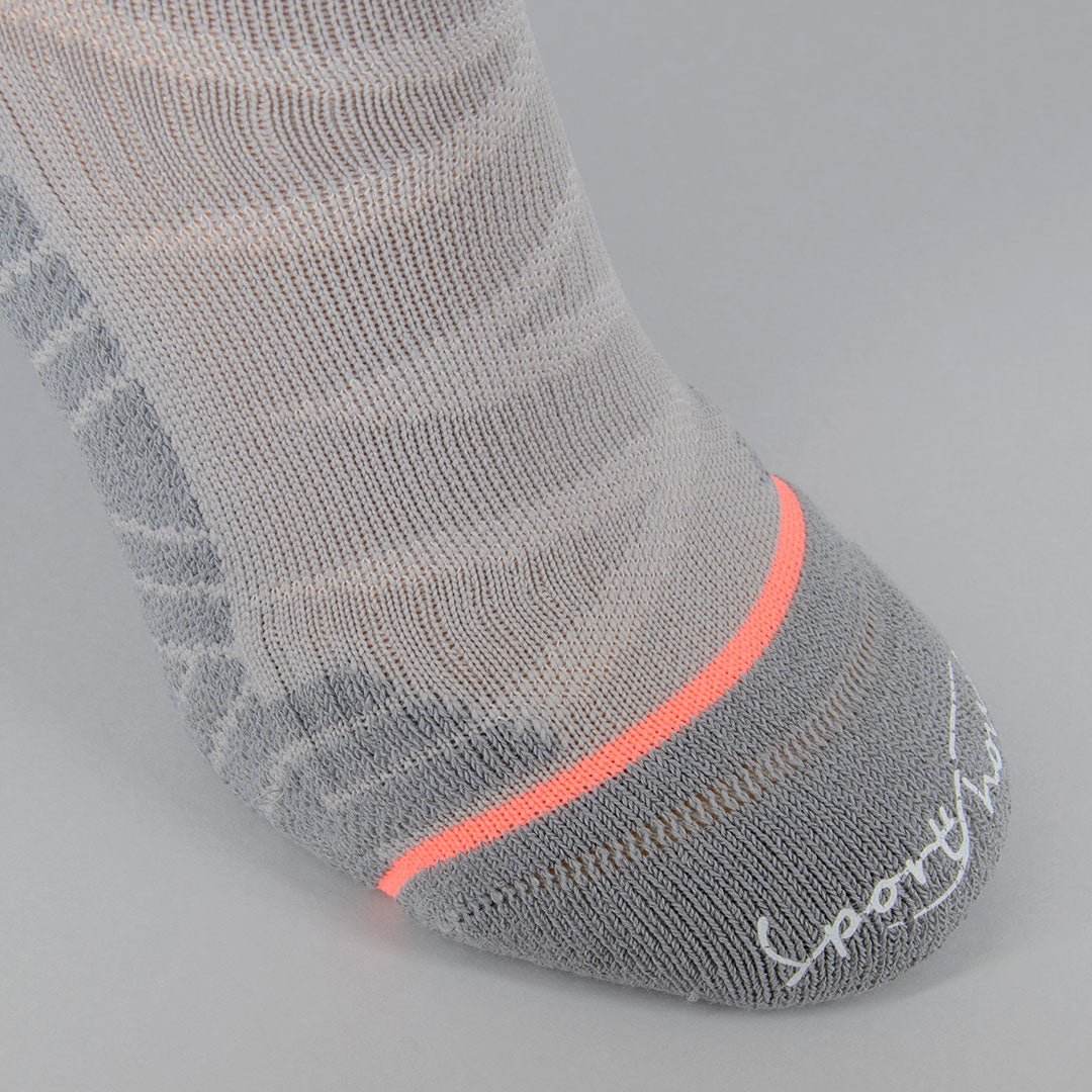 Calcetines deportivos técnicos cortos de compresión. Anatómicos sin costuras anti hongos, color gris-Kylie Crazy